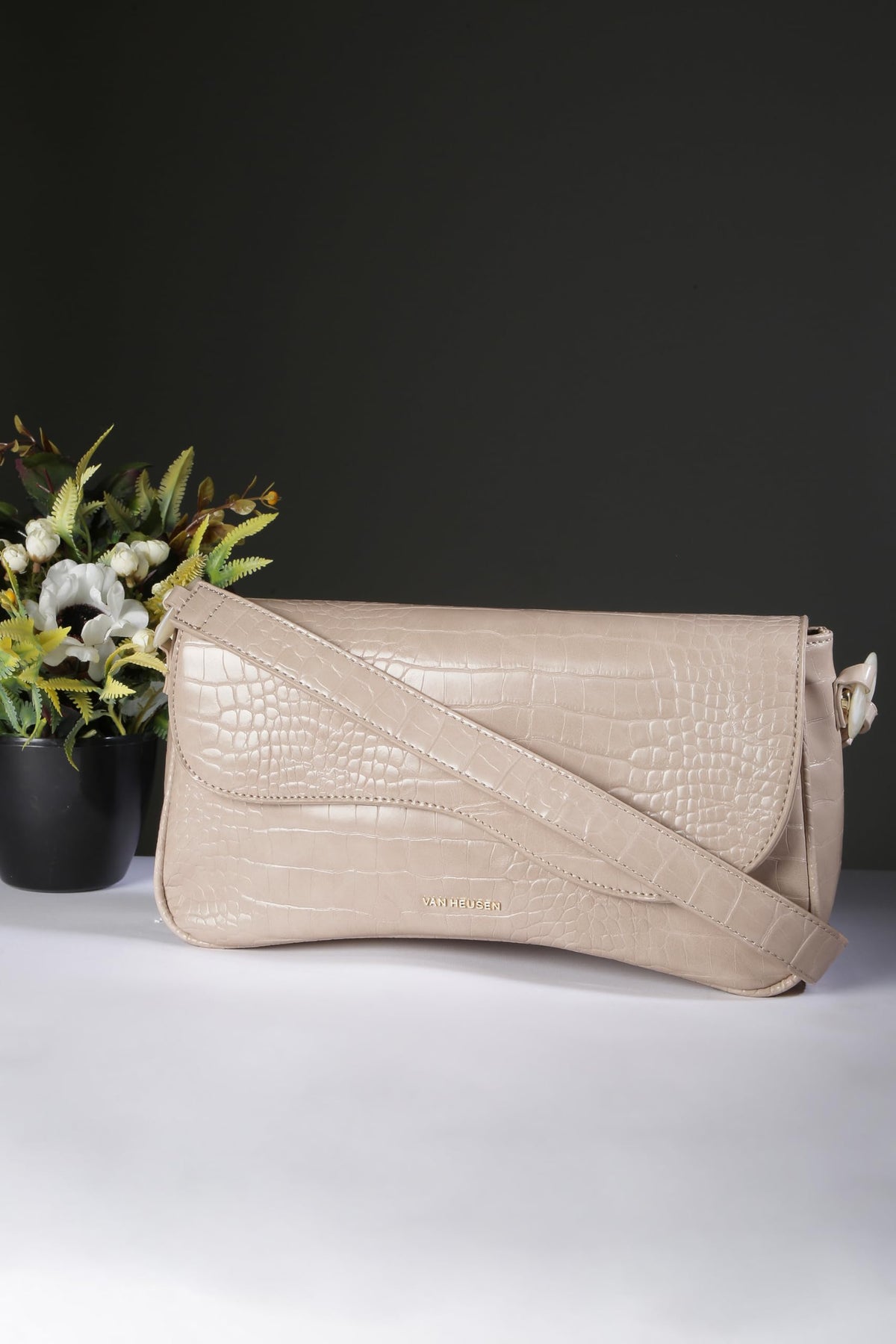 Van Heusen womens Shoulder Bag (Beige)