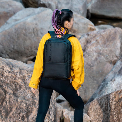 Arctic Hunter Slim Laptop Backpack for Men Women Lightweight 18L Expandable Backpack Shockproof 15.6" Laptop Pocket Water-resistant Daypack Compact Computer Bag for Casual Office Daily College, Black