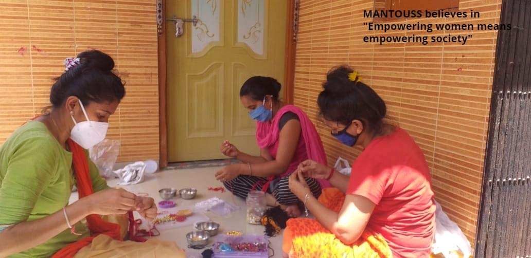 MANTOUSS Rakhi for Brother with Gift/Rakhi for Brother with Sweets/Set of 2 Rakhi for Brother-Kundan Rakhi+Fancy Rakhi+roli, chawal+Chocolate Box+Rakshabandhan Greeting Card