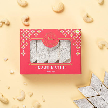 THE SWEET BLEND Meetha Chatpata Gift Hamper | Dry Samosa (150 g), Chatpata Black Raisins (150 g), Kaju Katli (250 g) & Crunch Bites | Assorted Mithai & Namkeen Combo Box | Ideal Gift for Raksha Band