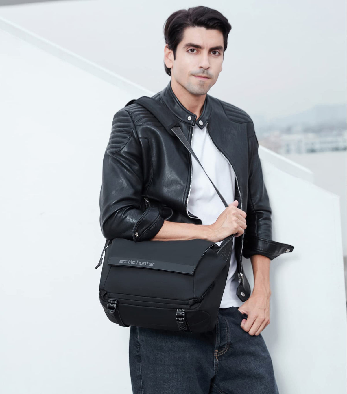 Arctic Hunter Large Sling Bag for Men Crossbody 13L Big Side Bag for 10.9" iPad Pocket with Padded Shoulder Strap Water Resistant Messenger Bag Shoulder Bag for Travel Office College, Black