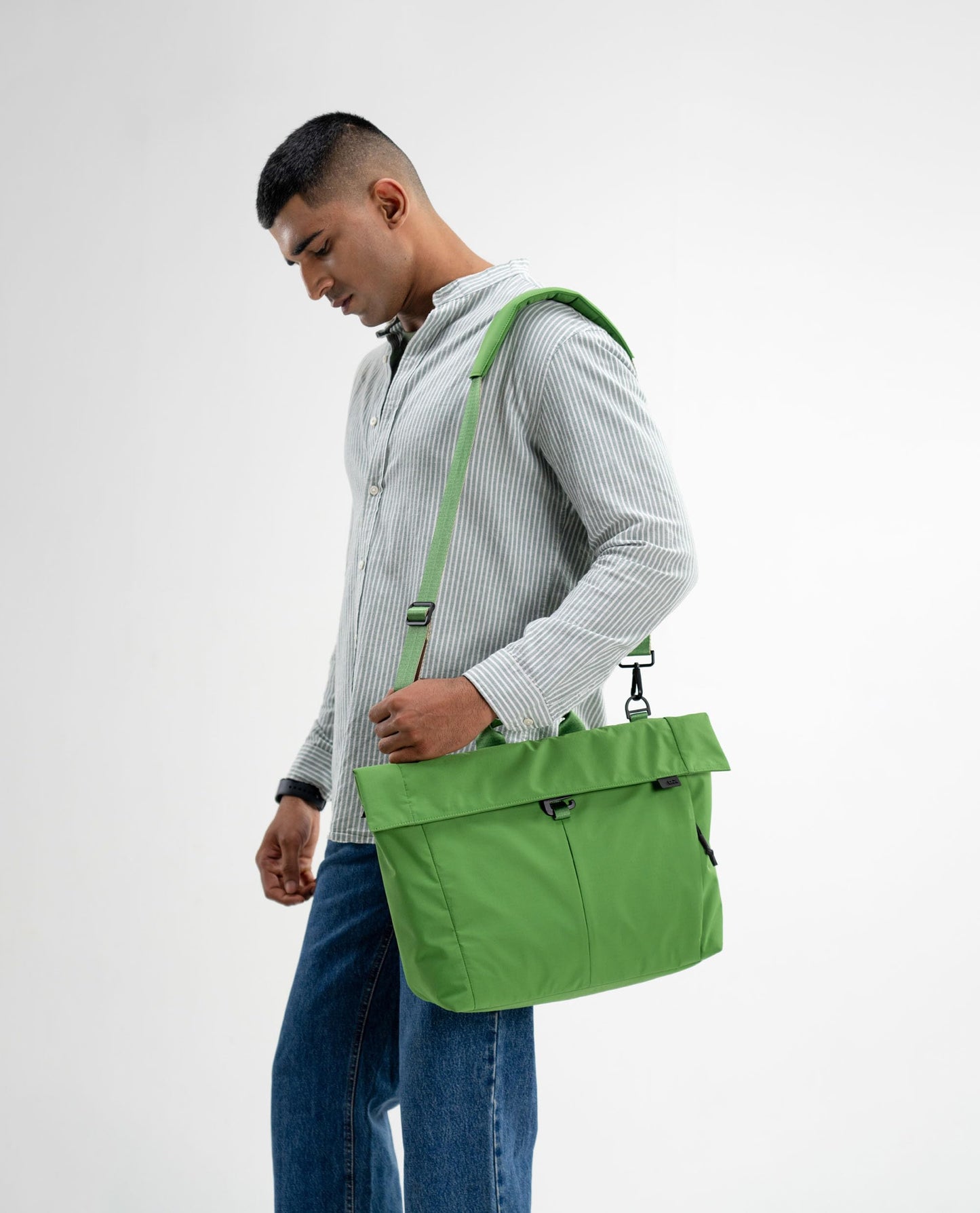 DailyObjects Pivot Messenger Bag (13L) for Men and Women|Fits 13/14" Laptop/Macbook Pro/Air|Lightweight|Water Resistant|Stylish Crossbody|Office/Daily Use/Travel|Multi Pocket|Adjustable Strap (Green)