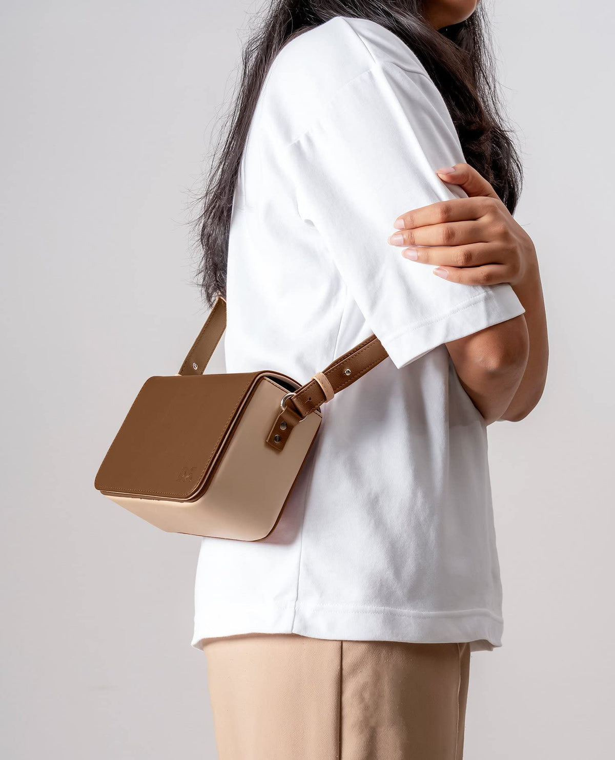 DailyObjects Sol Box Sling Crossbody Bag for Women and Stylish Latest Zip Wallet Purse for Women's & Girls | Durable Vegan Leather | Mobile Sling Bag | Magnetic Closure | Made in India | Combo
