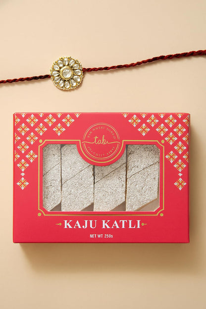THE SWEET BLEND Raksha Bandhan - Rakhi Gift Hamper with Kaju Katli 250g & Red Kundan Rakhi | Gift for Brother, Bhaiya & Veera
