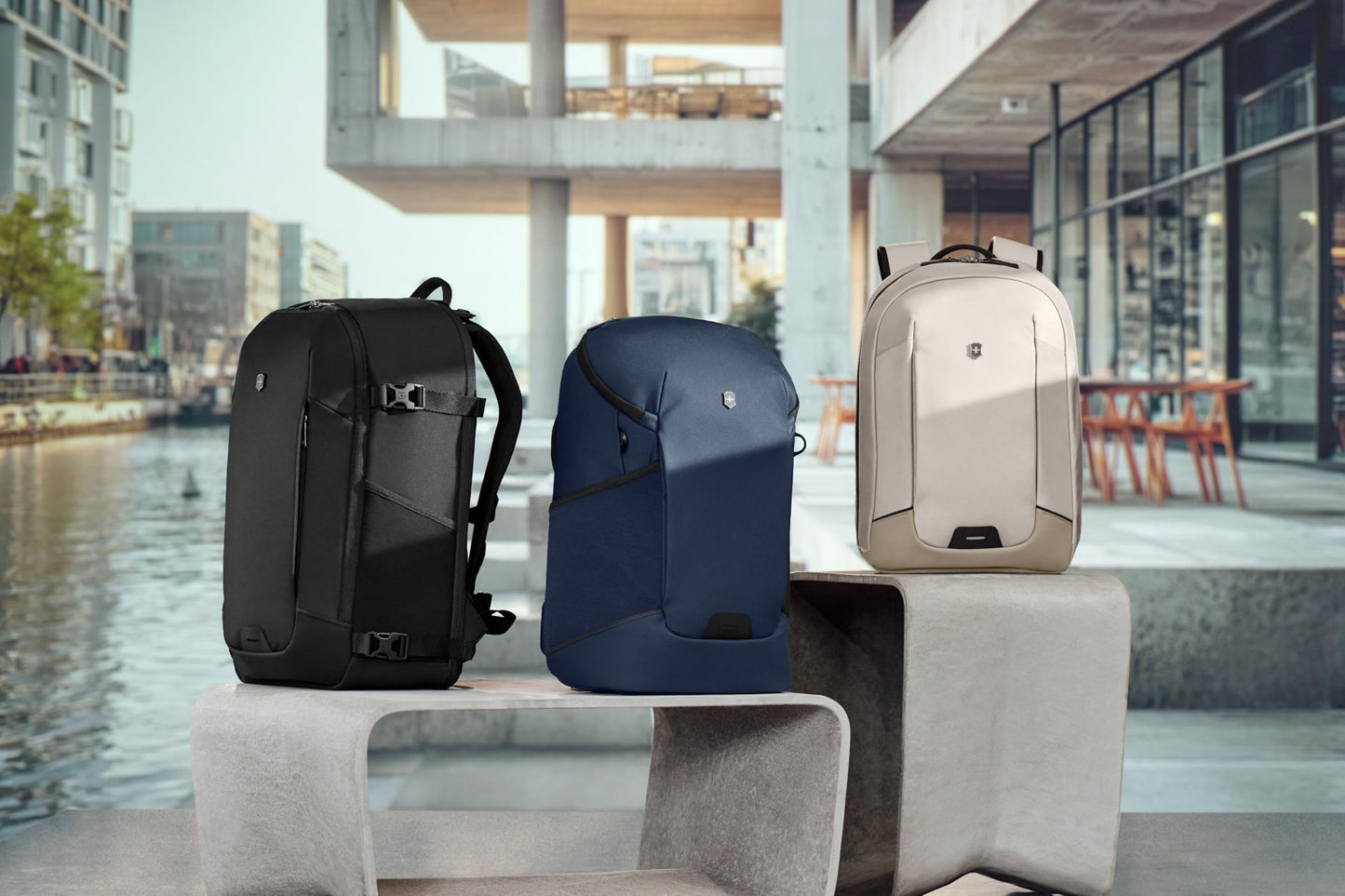 Victorinox Altmont Modern, Traveler Backpack, Backpack with Removable 15.6 Inch Laptop Sleeve, Navy Blue, 653556